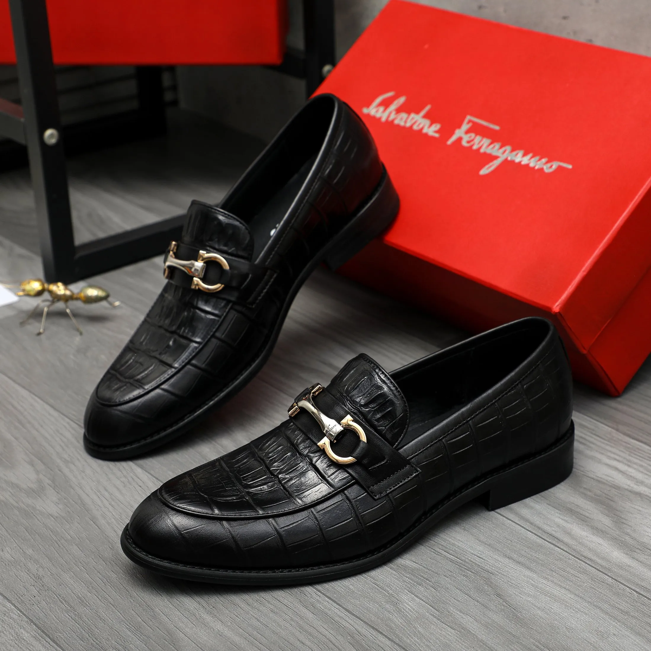 Men's shoes 💰420 Product trademark: Ferragamo " Ferragamo ] Business slip-on leather shoes Regular size: 39-45 (38.46 custom-made, non-refundable) Product materials: Selected stone grain cowhide upper, sheepskin lining, original rubber outsole